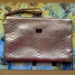 ✨NWOT✨ Ferchi (Made in Spain) - Rose Gold Clutch/Wristlet Bag